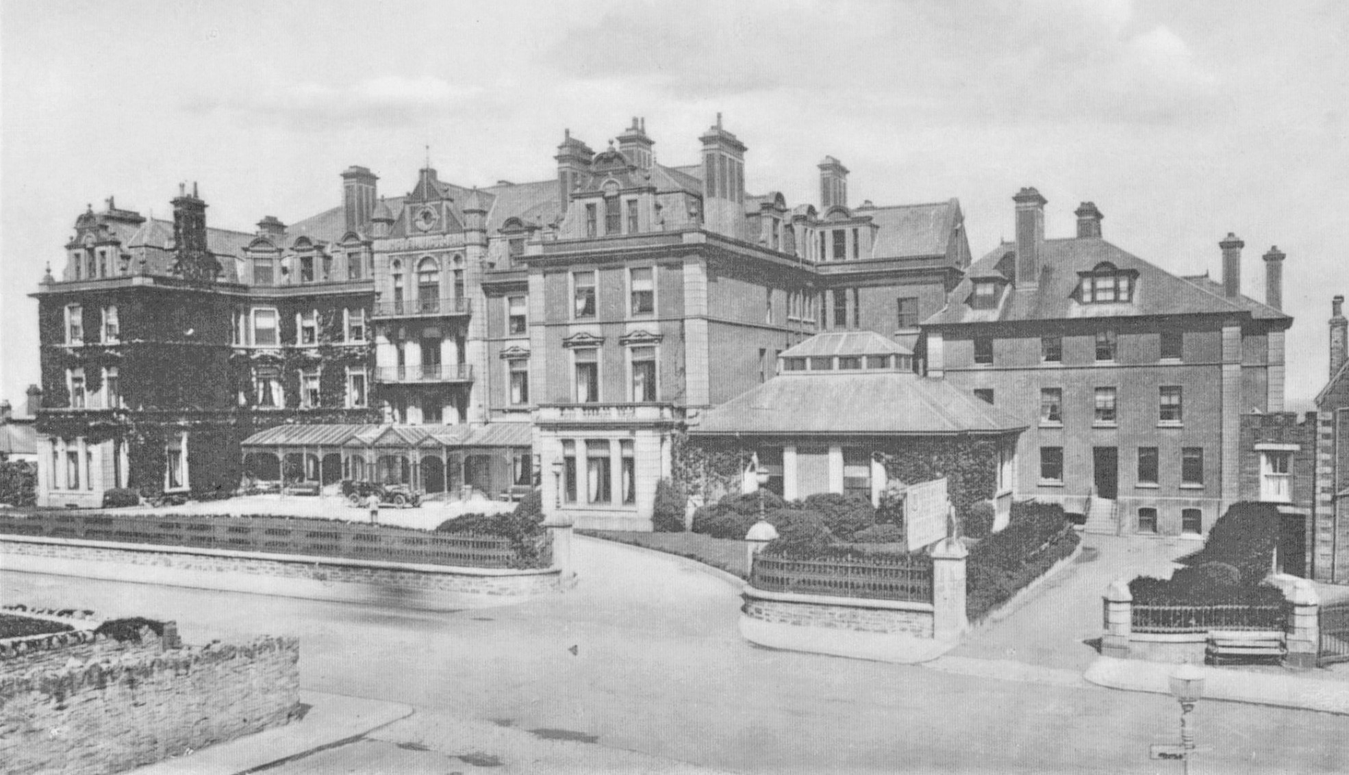 Victoria Hotel - Newquay early 20th century