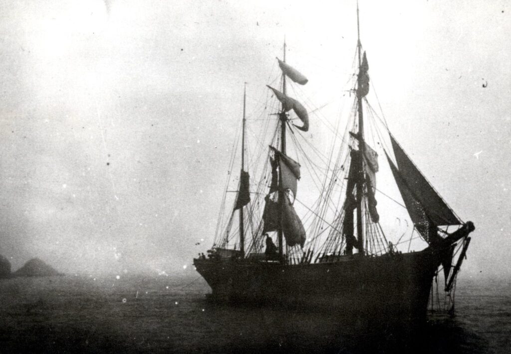 The barque Antoinette wrecked in 1895